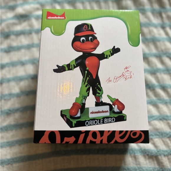 Nickelodeon Oriole bird being slimed - Picture 1 of 5